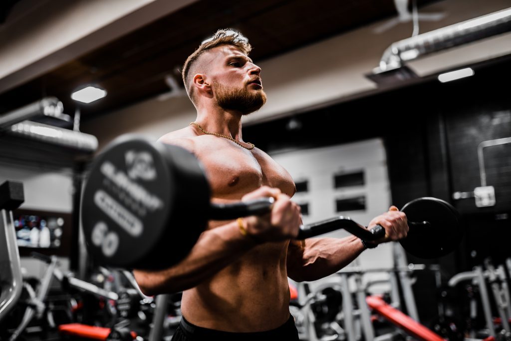 Tränar i gym
