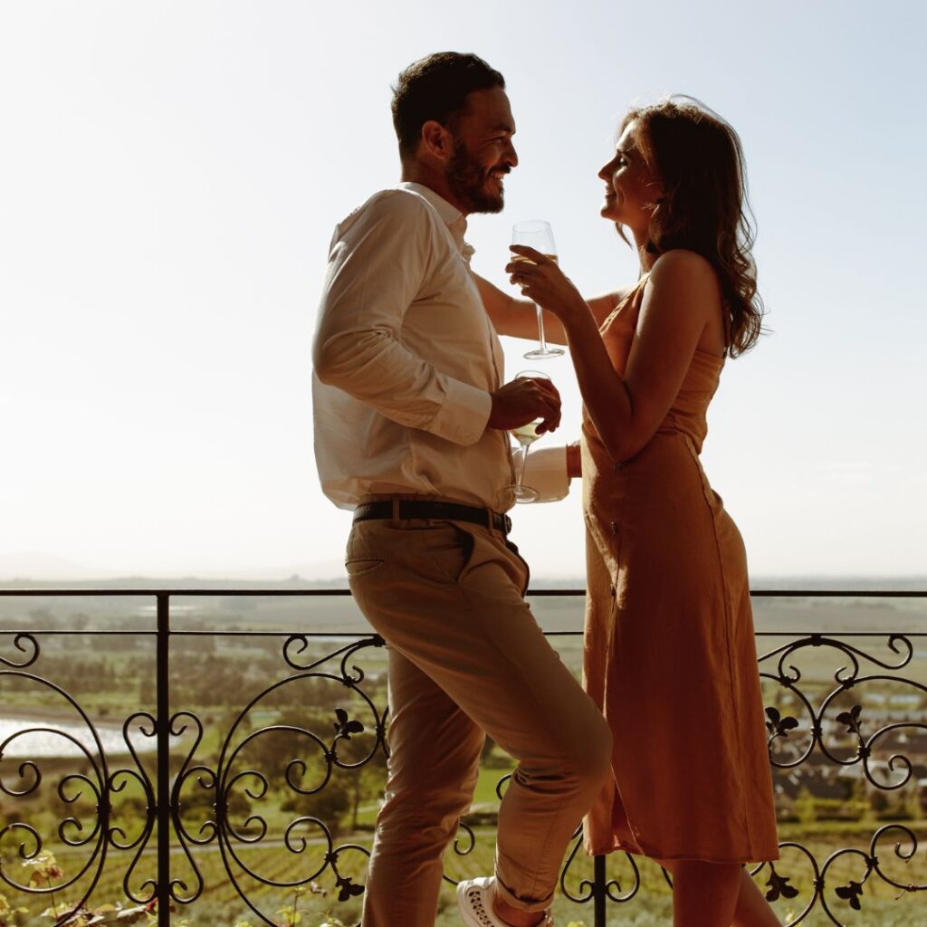 Man följer datingtips på dejt med en vacker kvinna utomlands Man följer datingtips på dejt med en vacker kvinna utomlands
